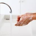 Lavar as mãos várias vezes reduz o risco de infecções