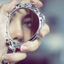 Eisoptrofobia (medo de espelhos): Sintomas, causas, tratamentos