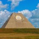 A pirâmide do complexo militar Stanley R. Mickelsen nos EUA