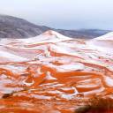 As fotos incríveis da neve no deserto do Saara