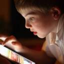 URGENTE: Crianças devem reduzir o uso do celular e do laptop!