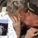 Veterano da Segunda Guerra reencontra amor perdido após 75 anos