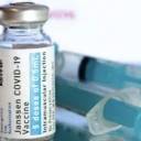 EUA recomendam 'pausa' para injeções de J&J em golpe para campanha de vacinas