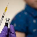 Médicos pressionam muito pela vacinação infantil, apesar de suas próprias pesquisas mostrarem que é desnecessária