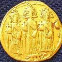 Arqueólogos israelenses descobrem moeda da era bizantina representando a crucificação de Jesus