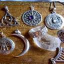 10 Amuletos Mágicos da Sorte e Suas Sinistras Histórias