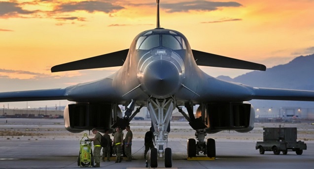 Aviao moderno lancer frente