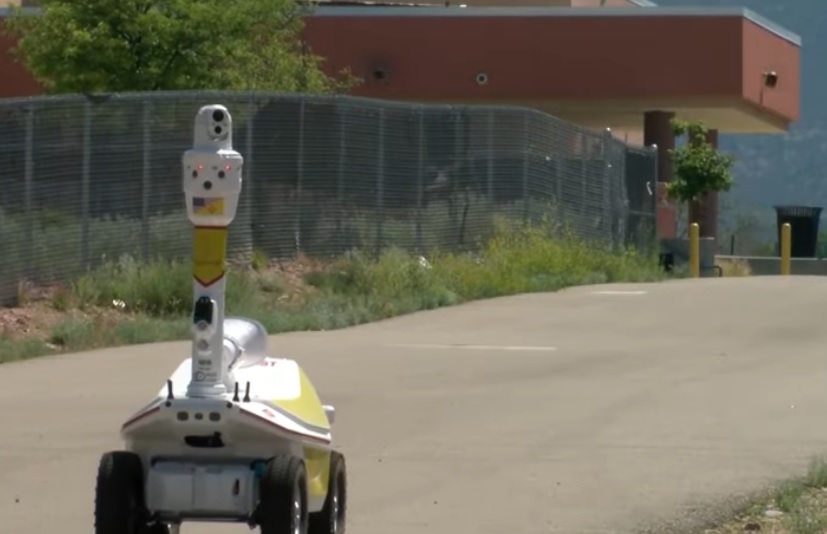 Robo seguranca alunos