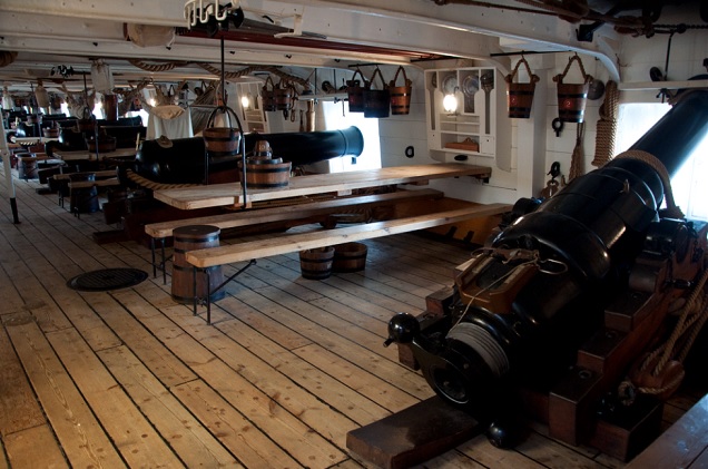hms warrior canhoes