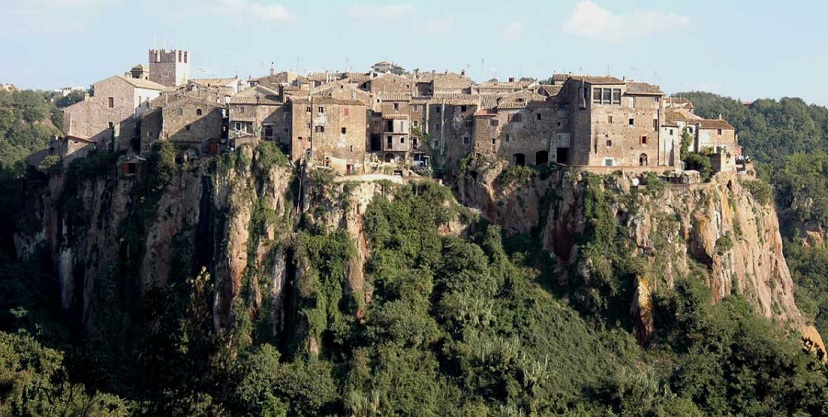Calcata cidade penhasco