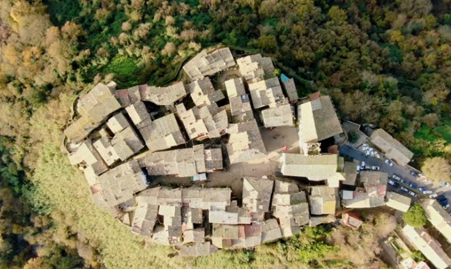 Calcata cidade vista aerea