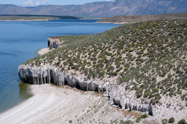 Colunas lago misterio