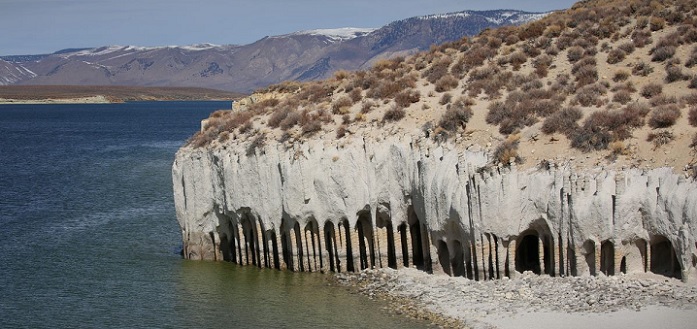 O enigma das colunas do Lago Crowley: beleza e ciência