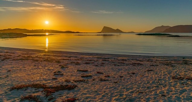 Ilha Noruega sol da meia noite
