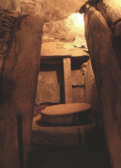 Newgrange pedestal pedra
