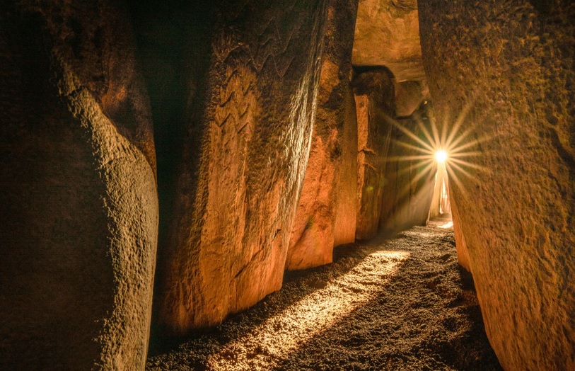 Newgrange sol entrada
