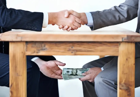 Educação sucateada corrupção liberada