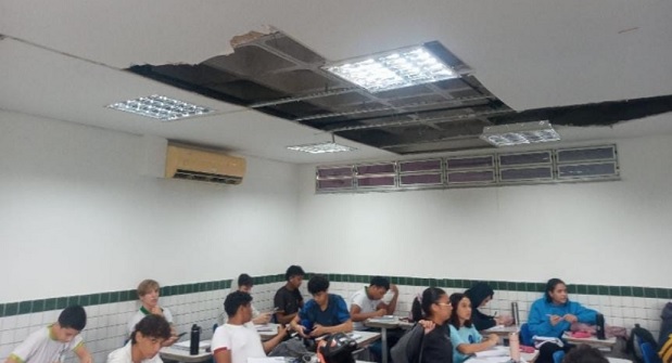 Educação sucateada salas destruidas