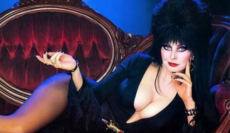 zElvira a Rainha das Trevas cena 3