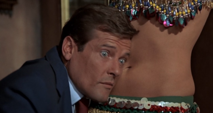 007 contra o homem da pistola de ouro cena 2