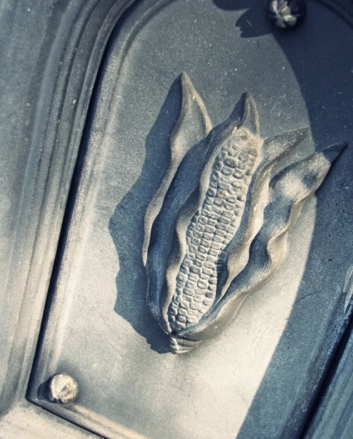 emblema funerário espiga de milho