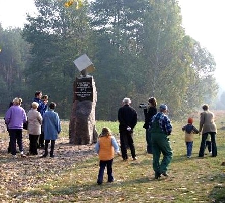 polonia_memorial_abducao_local