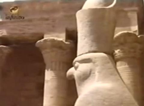 horus_na_entrada_salao_da_vida