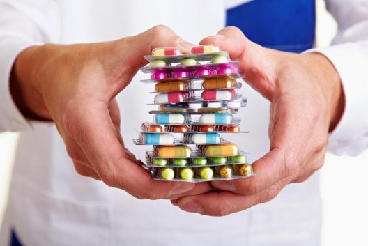 Pesquisa examina 4 mil medicamentos na França e mostra que metade deles são inúteis